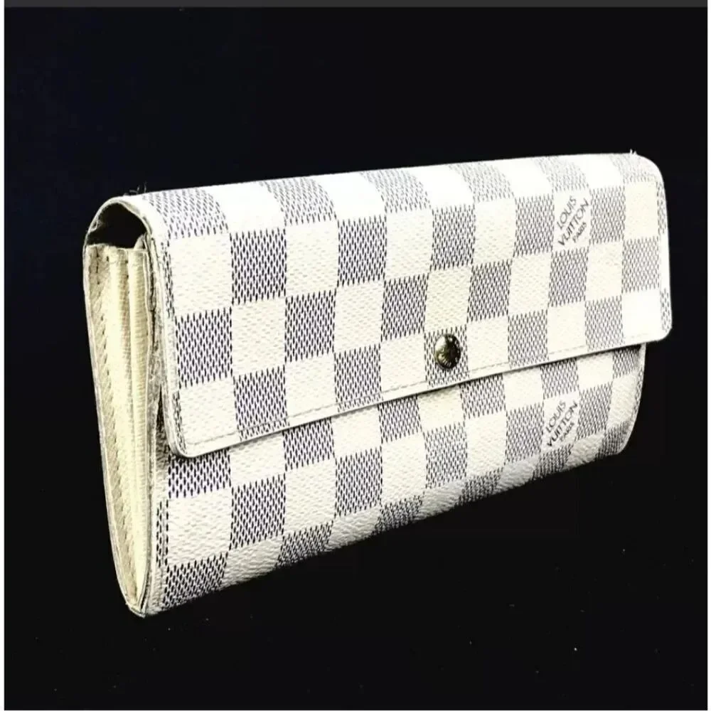Authentic Louis Vuitton White Damier Wallet CAJ009.